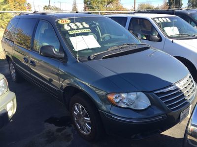 2006 Chrysler Town & Country LWB Limited