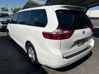 2017 Toyota SIENNA LE