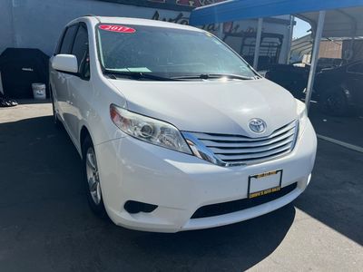 2017 Toyota SIENNA LE