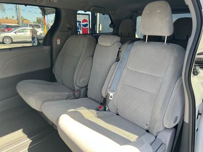 2017 Toyota SIENNA LE