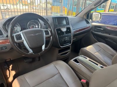 2012 Chrysler TOWN & COUNTRY TOURING